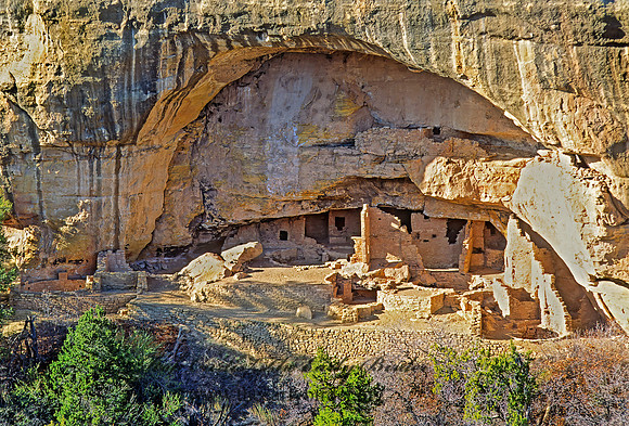 CLIFF DWELLINGS 104208z