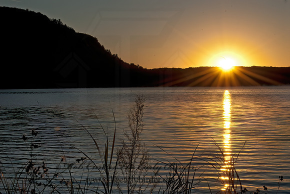 DEVIL'S LAKE SUNRISE 6017366z