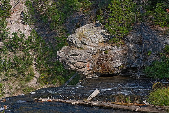 WATERFALL 3024277-z